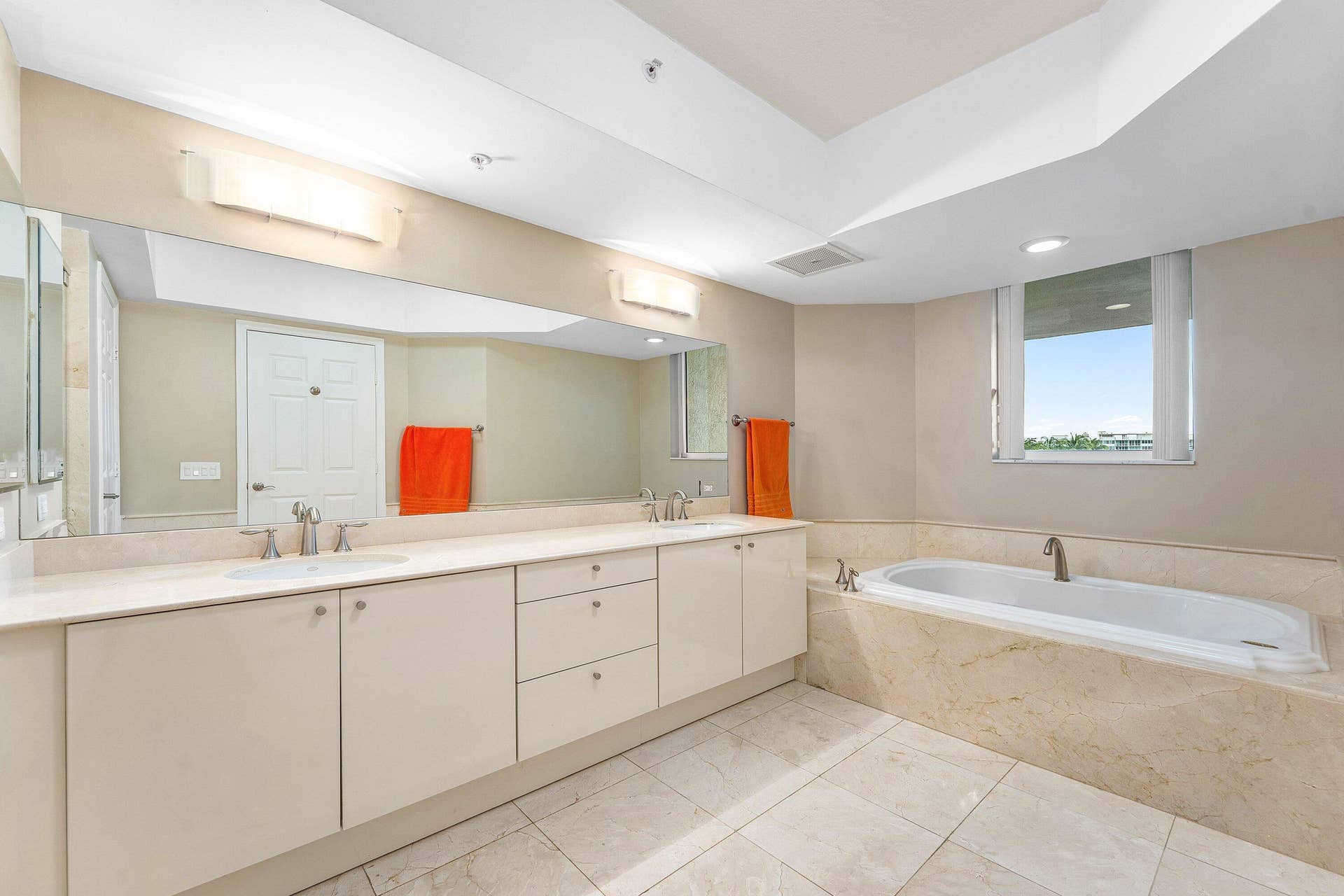 411 N New River Drive E, #401, Fort Lauderdale, FL 33301 028-411NorthNewRiverDriveEast-FortLauder