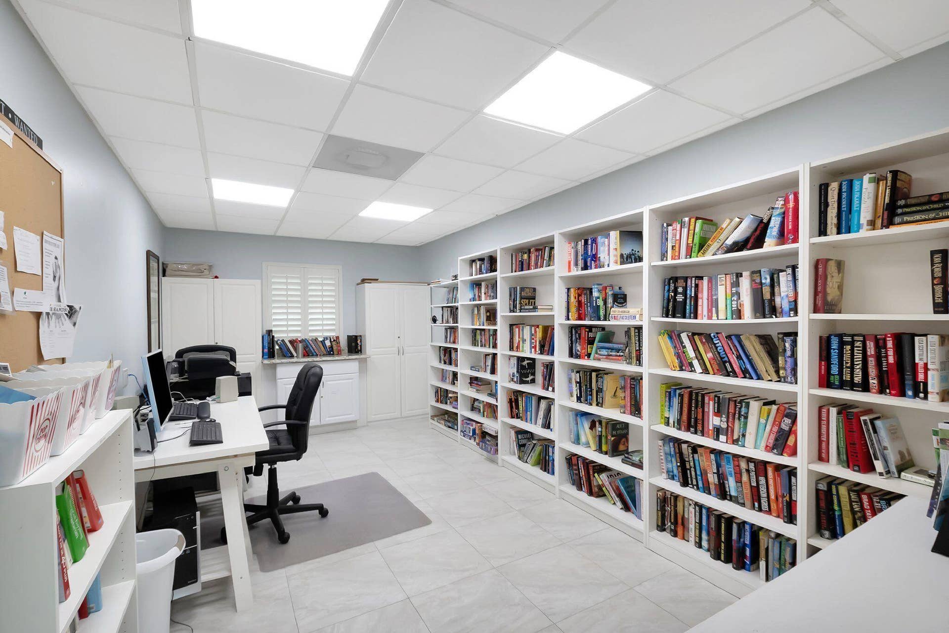 2320 SW 22nd Avenue, #211, Delray Beach, FL 33445 Library and business center