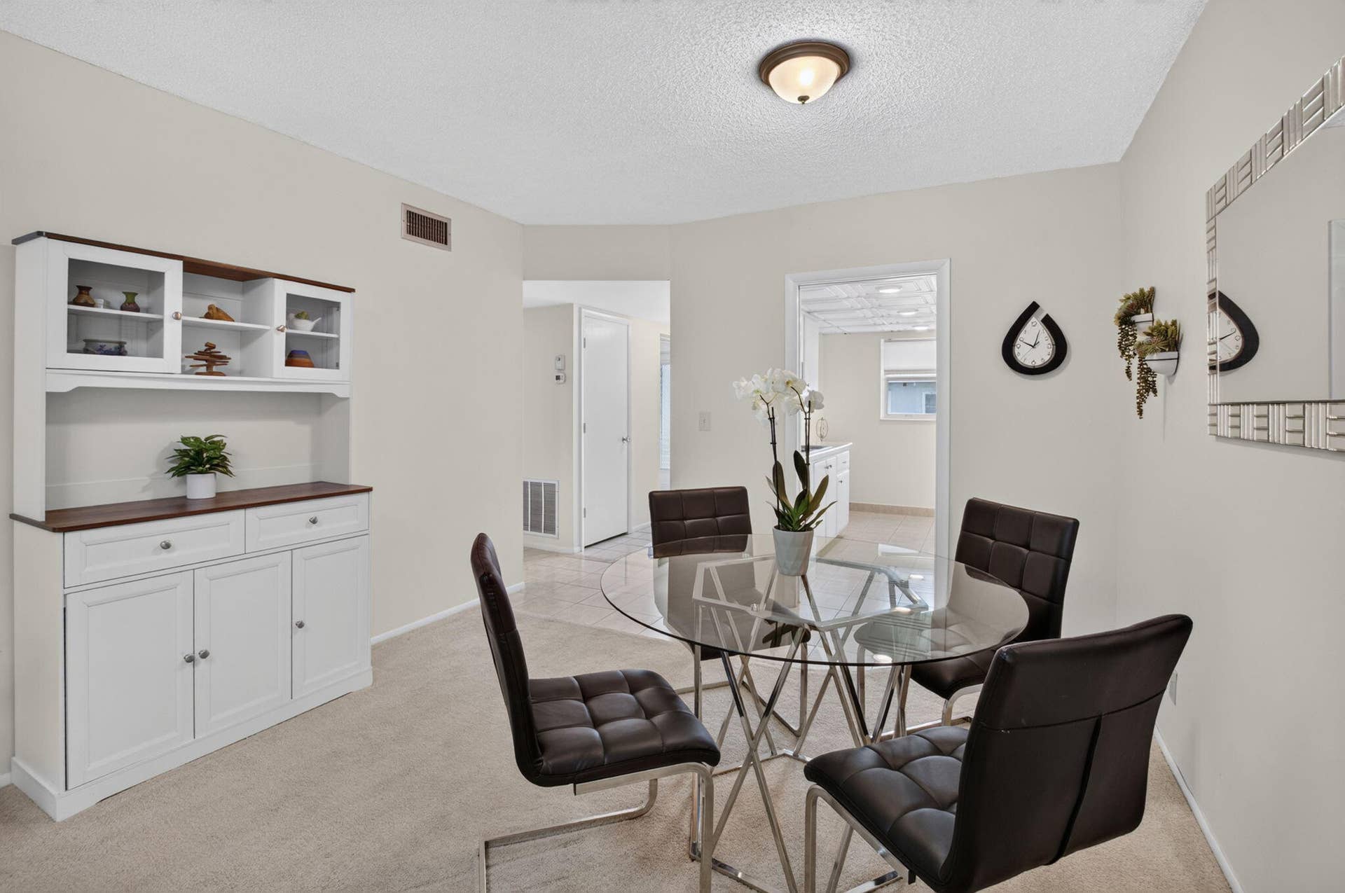 2320 SW 22nd Avenue, #211, Delray Beach, FL 33445 Neutral wall palette