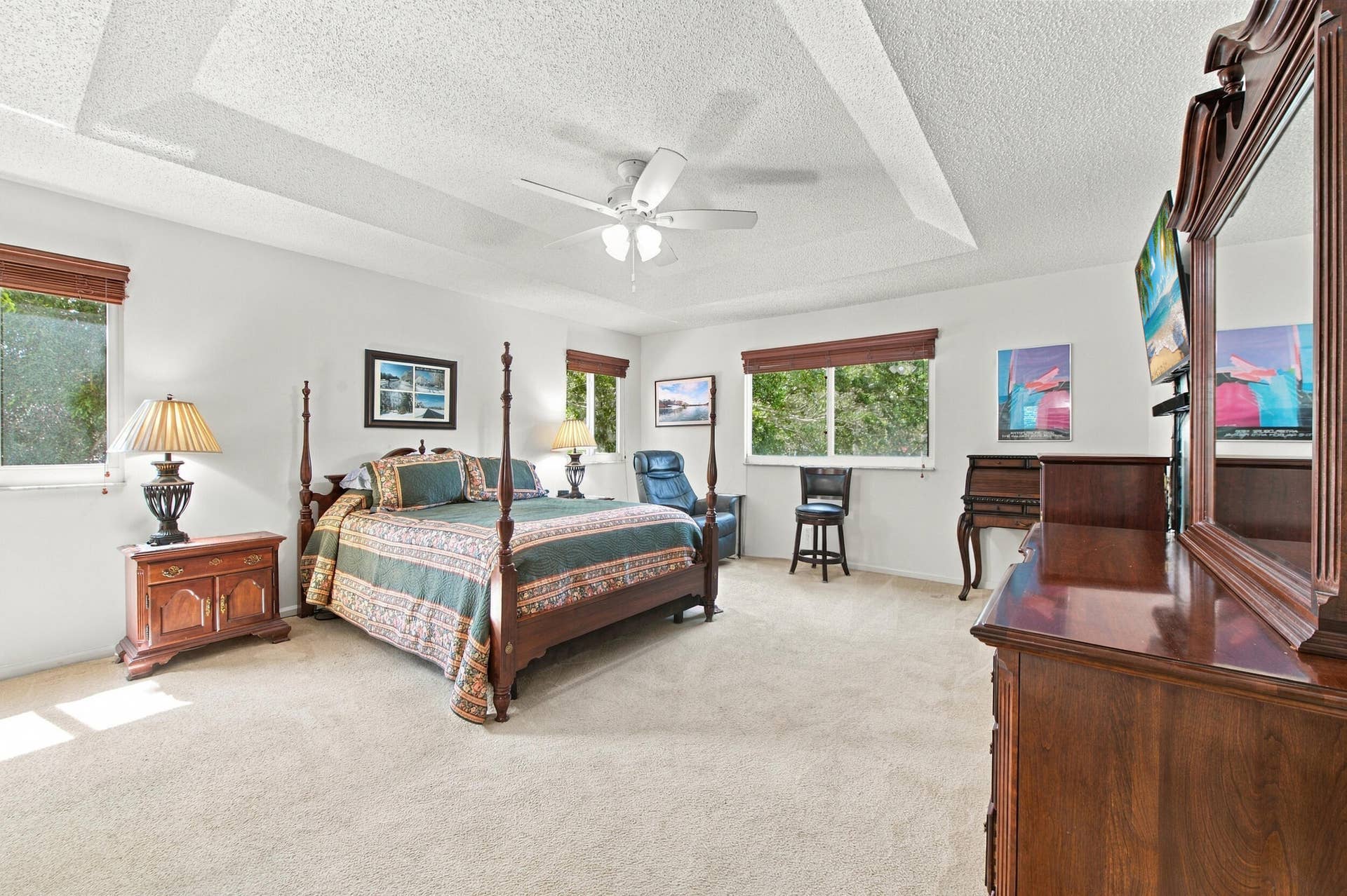 1985 Landing Way, Weston, FL 33326 Recessed tray ceiling with ceiling fan, multiple windows with wood-finish blinds, and light-tone carpet flooring