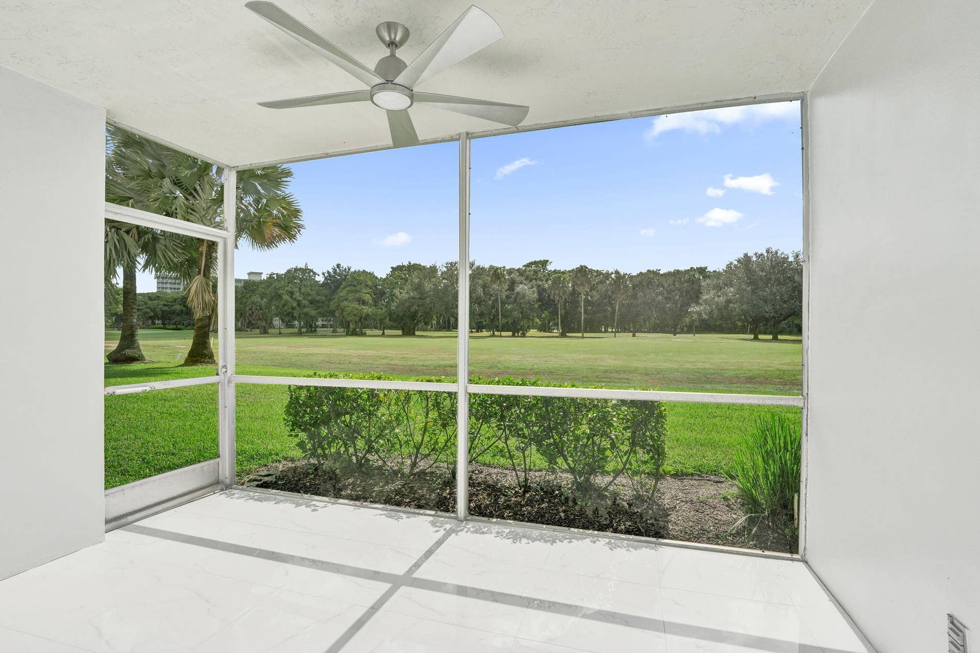 575 OAKS Lane, #104, Pompano Beach, FL 33069 34-web-or-mls-DSC06255