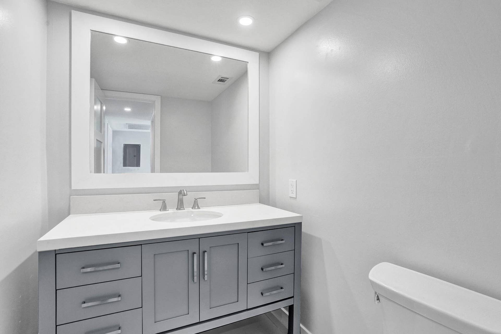 575 OAKS Lane, #104, Pompano Beach, FL 33069 8-web-or-mls-DSC06177 (1)