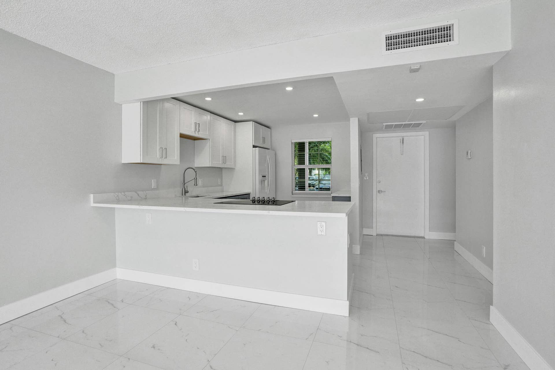 575 OAKS Lane, #104, Pompano Beach, FL 33069 18-web-or-mls-DSC06207