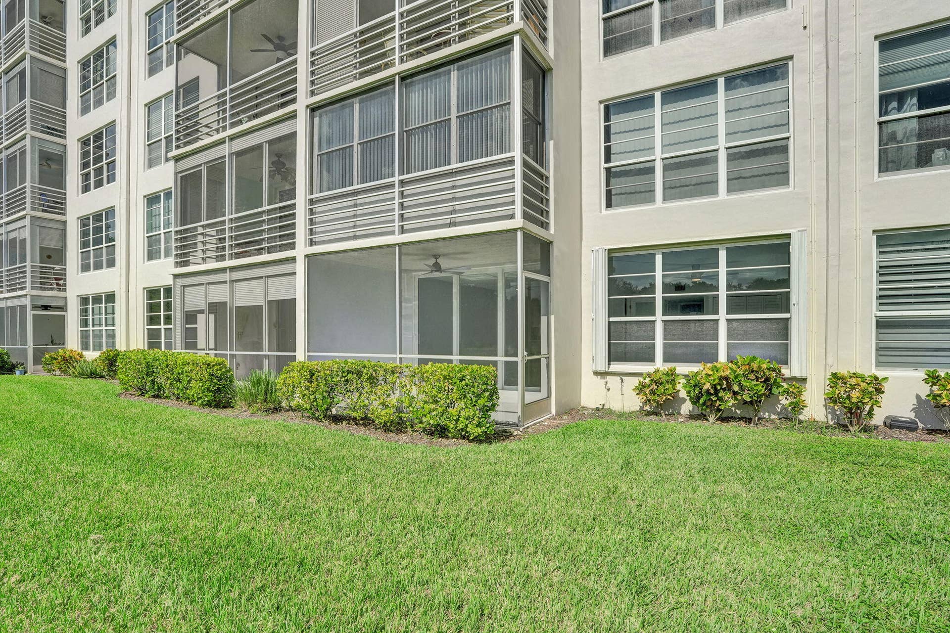 575 OAKS Lane, #104, Pompano Beach, FL 33069 42-web-or-mls-DSC06279