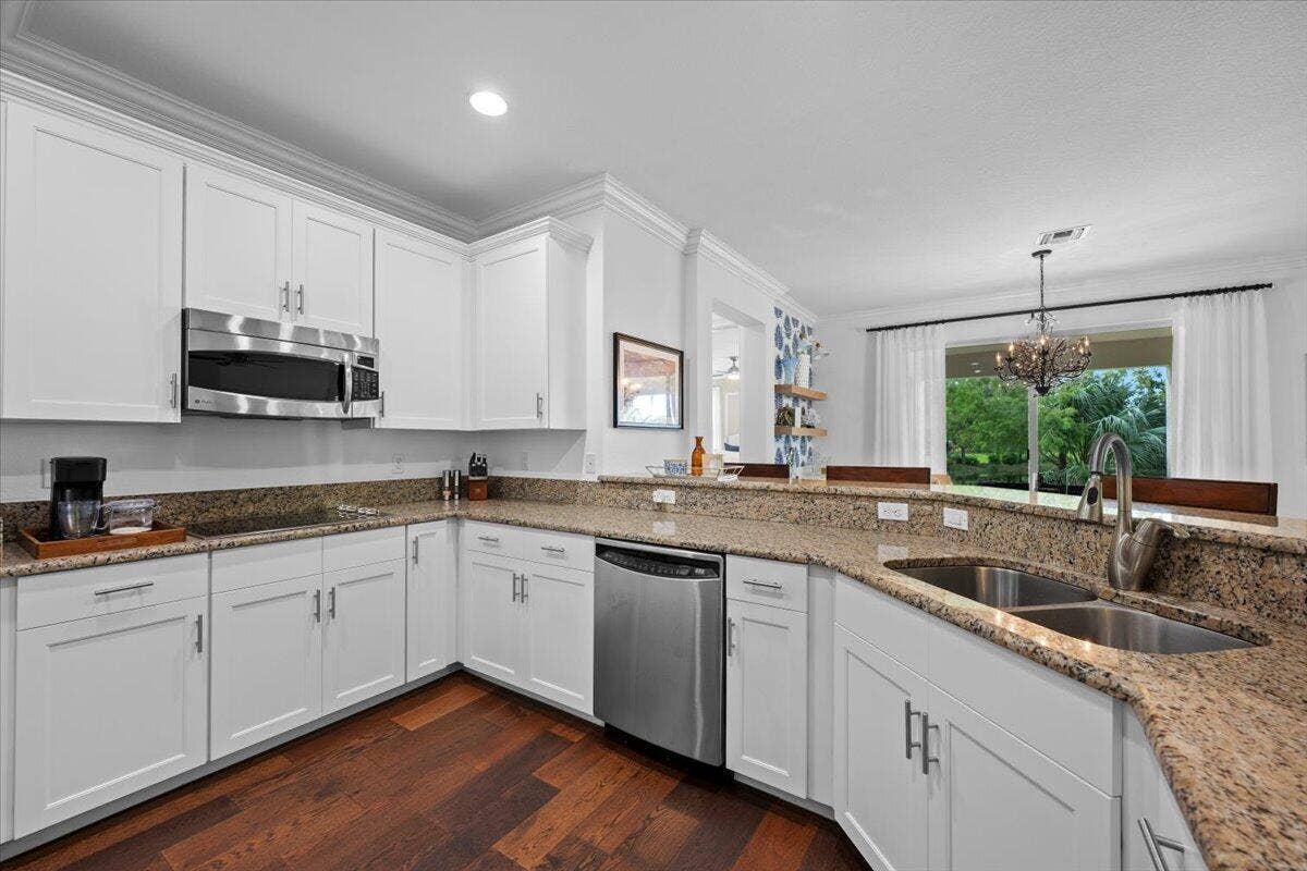 128 Umbrella Place, Jupiter, FL 33458 Bright Kitchen with Backyard Views