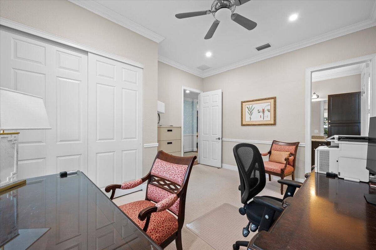 128 Umbrella Place, Jupiter, FL 33458 Flexible Office or Sitting Room Option
