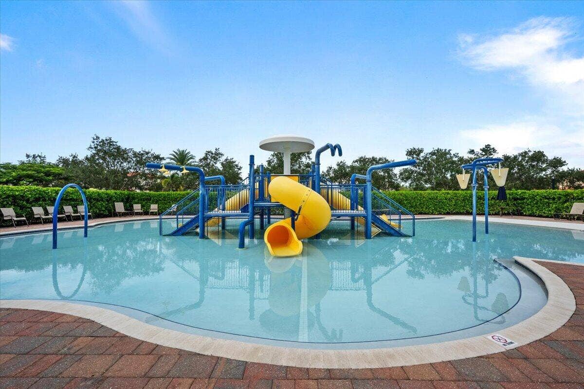 128 Umbrella Place, Jupiter, FL 33458 Splash Area for Family Fun
