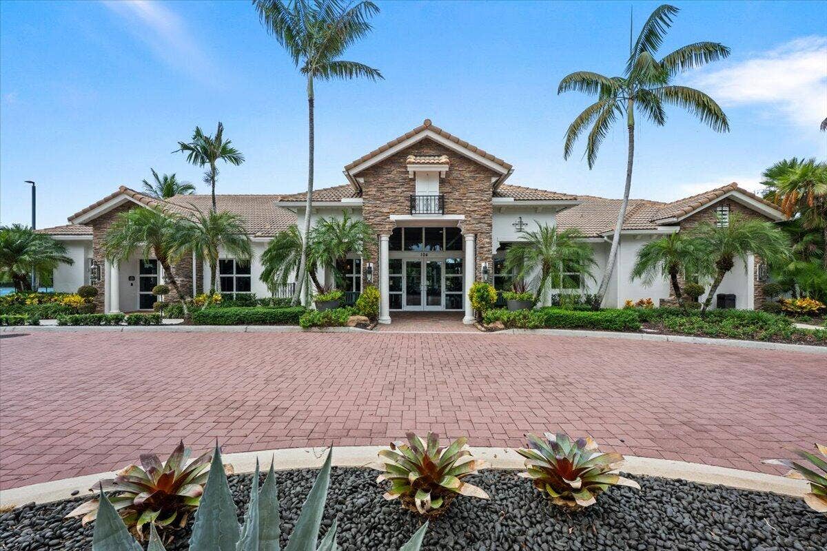 128 Umbrella Place, Jupiter, FL 33458 Community Clubhouse Exterior