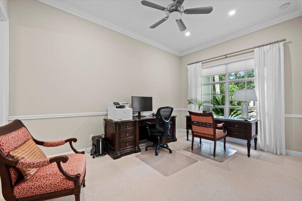 128 Umbrella Place, Jupiter, FL 33458 This bedroom / office has it's own full bathroom with a walk in shower.