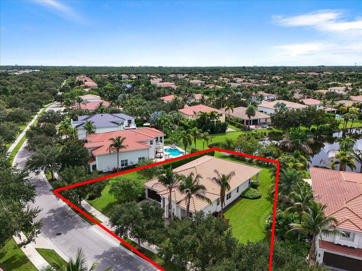 128 Umbrella Place, Jupiter, FL 33458 Aerial Showing the Property