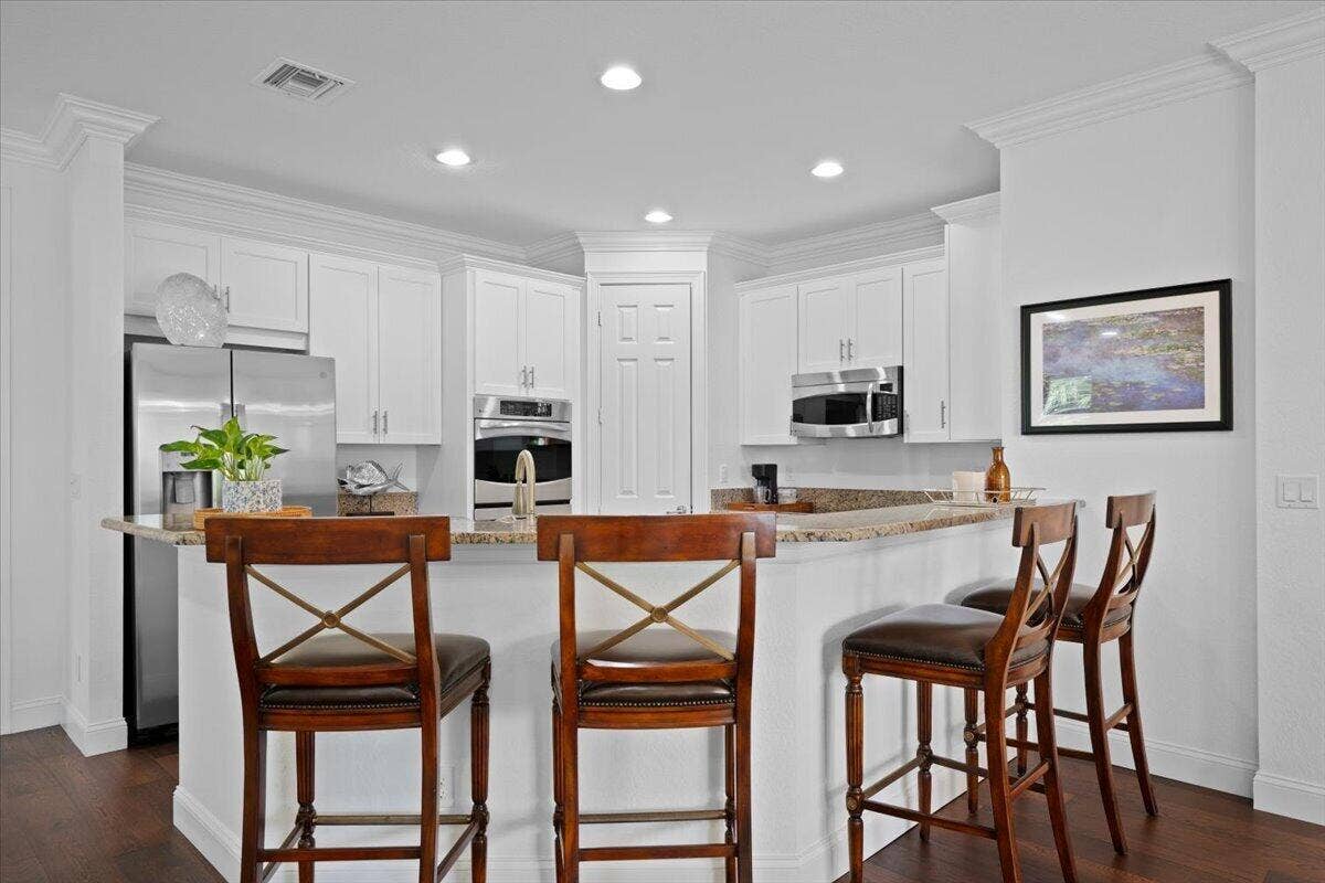 128 Umbrella Place, Jupiter, FL 33458 Kitchen Island and Gathering Space