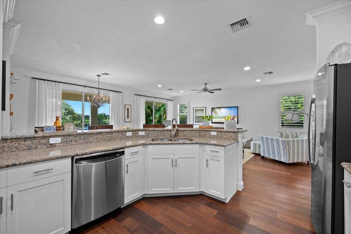 128 Umbrella Place, Jupiter, FL 33458 Bright Open Kitchen