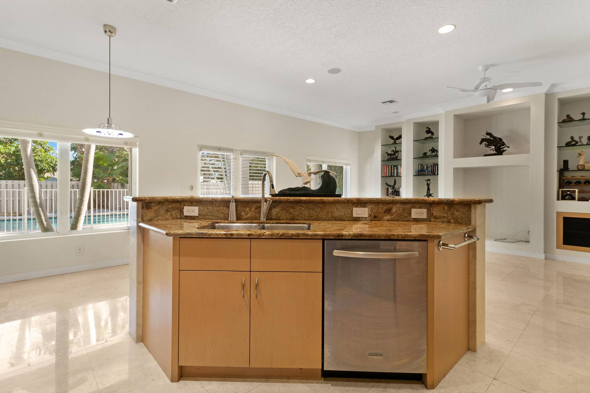 11_hd-4517 ne 21st ave apt 4 -11
