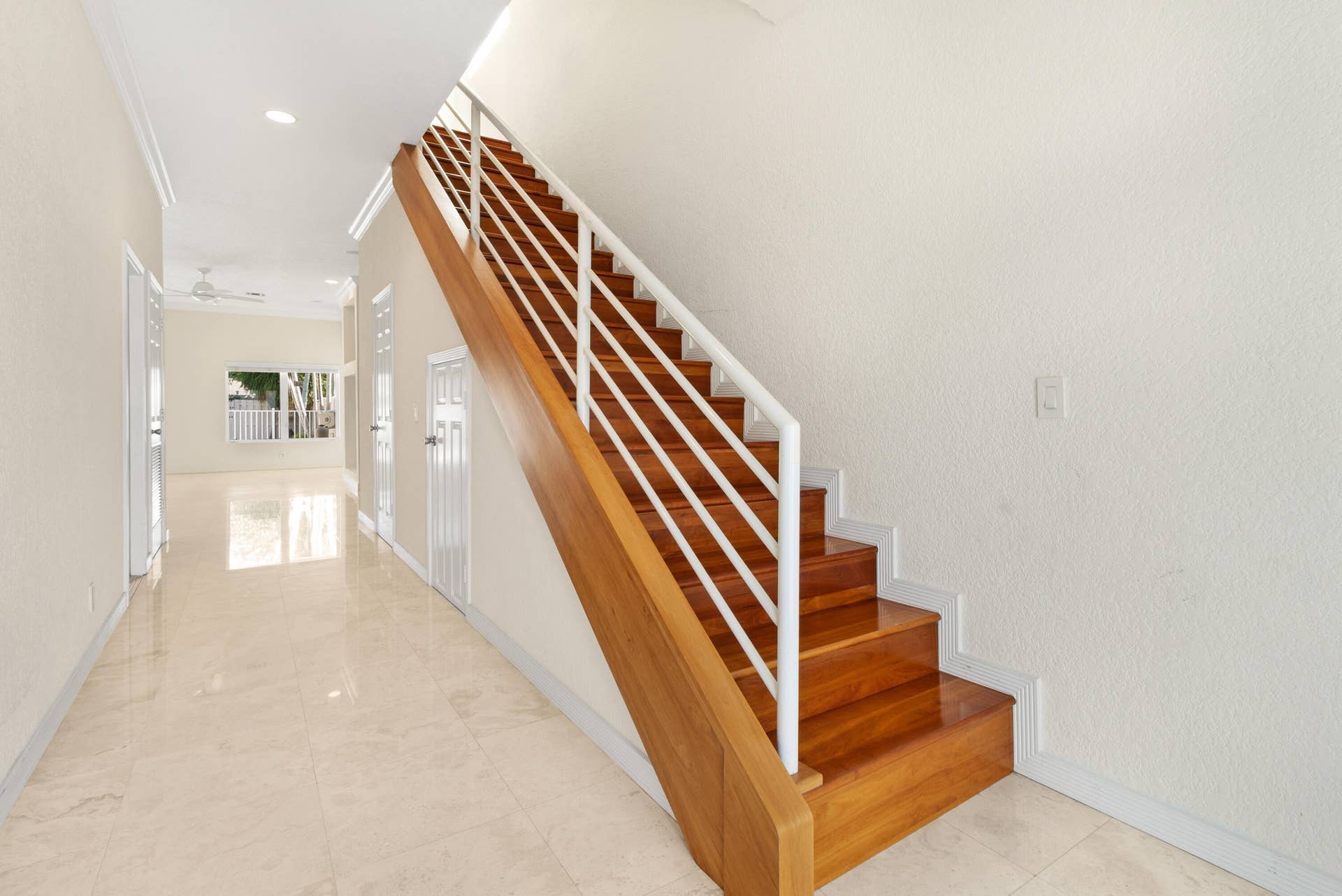 6_hd-4517 ne 21st ave apt 4 -6
