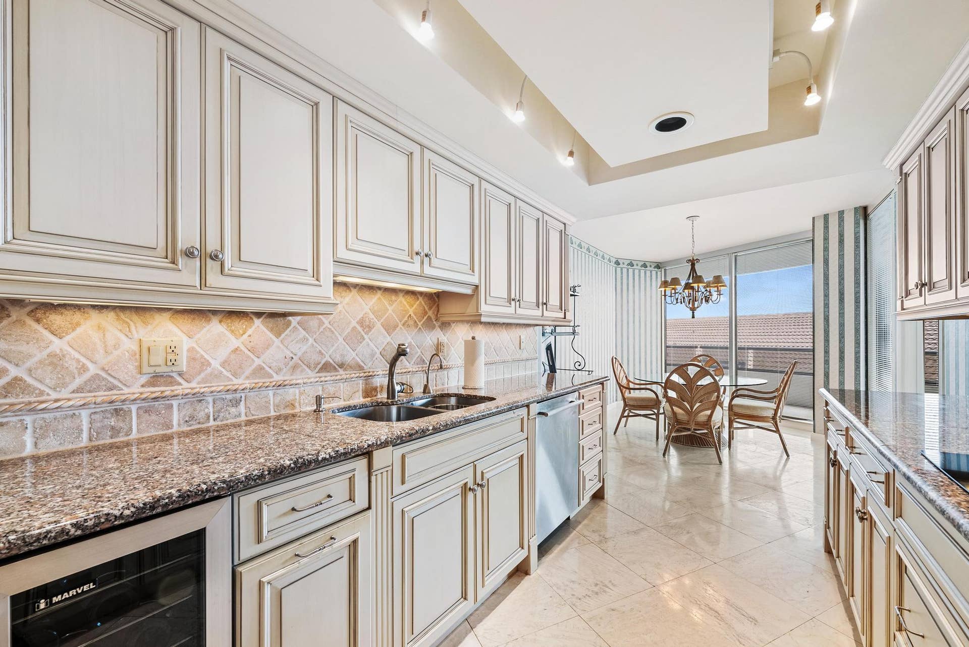 100 Lakeshore Drive, #251, North Palm Beach, FL 33408 Kitchen