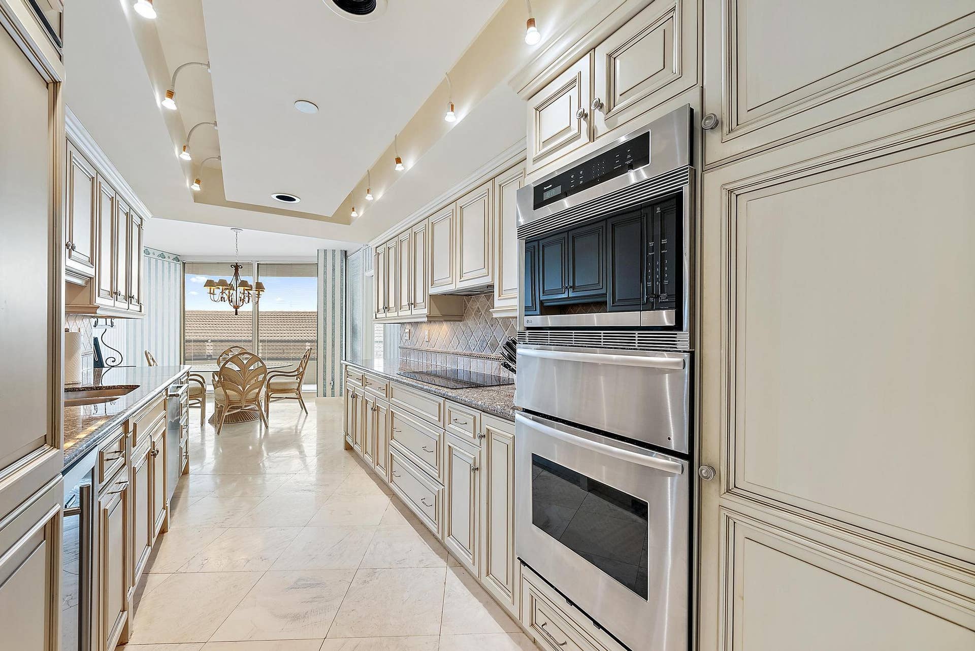 100 Lakeshore Drive, #251, North Palm Beach, FL 33408 Kitchen