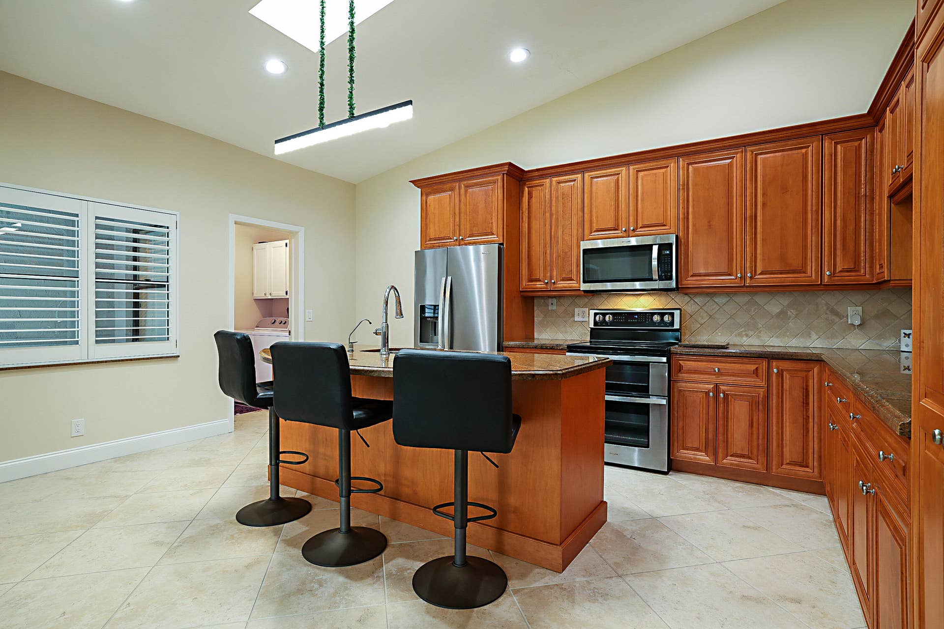 702 DEER CREEK NORTH SHORE Drive, Deerfield Beach, FL 33442 Kitchen