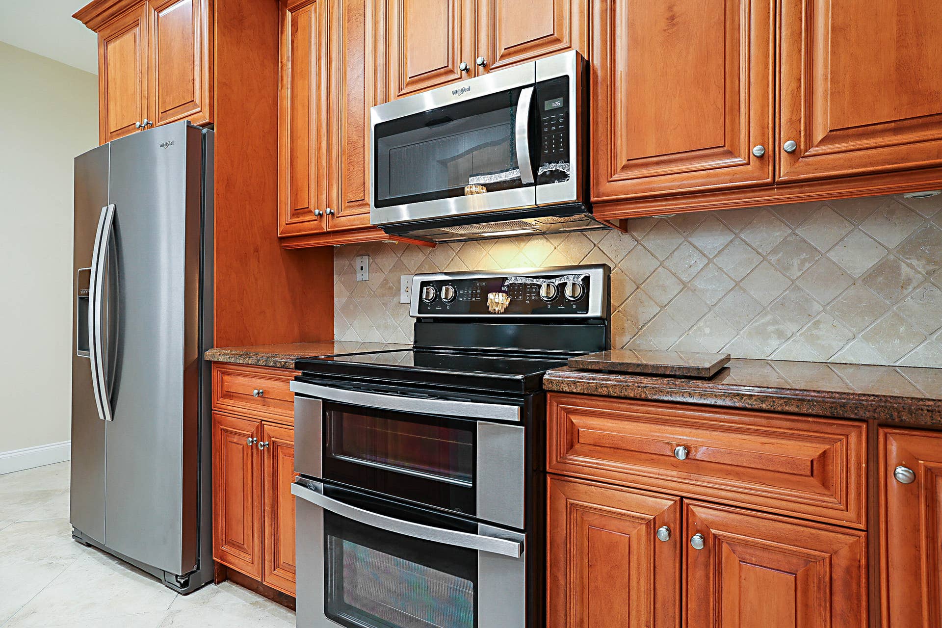 702 DEER CREEK NORTH SHORE Drive, Deerfield Beach, FL 33442 Double oven + Microwave