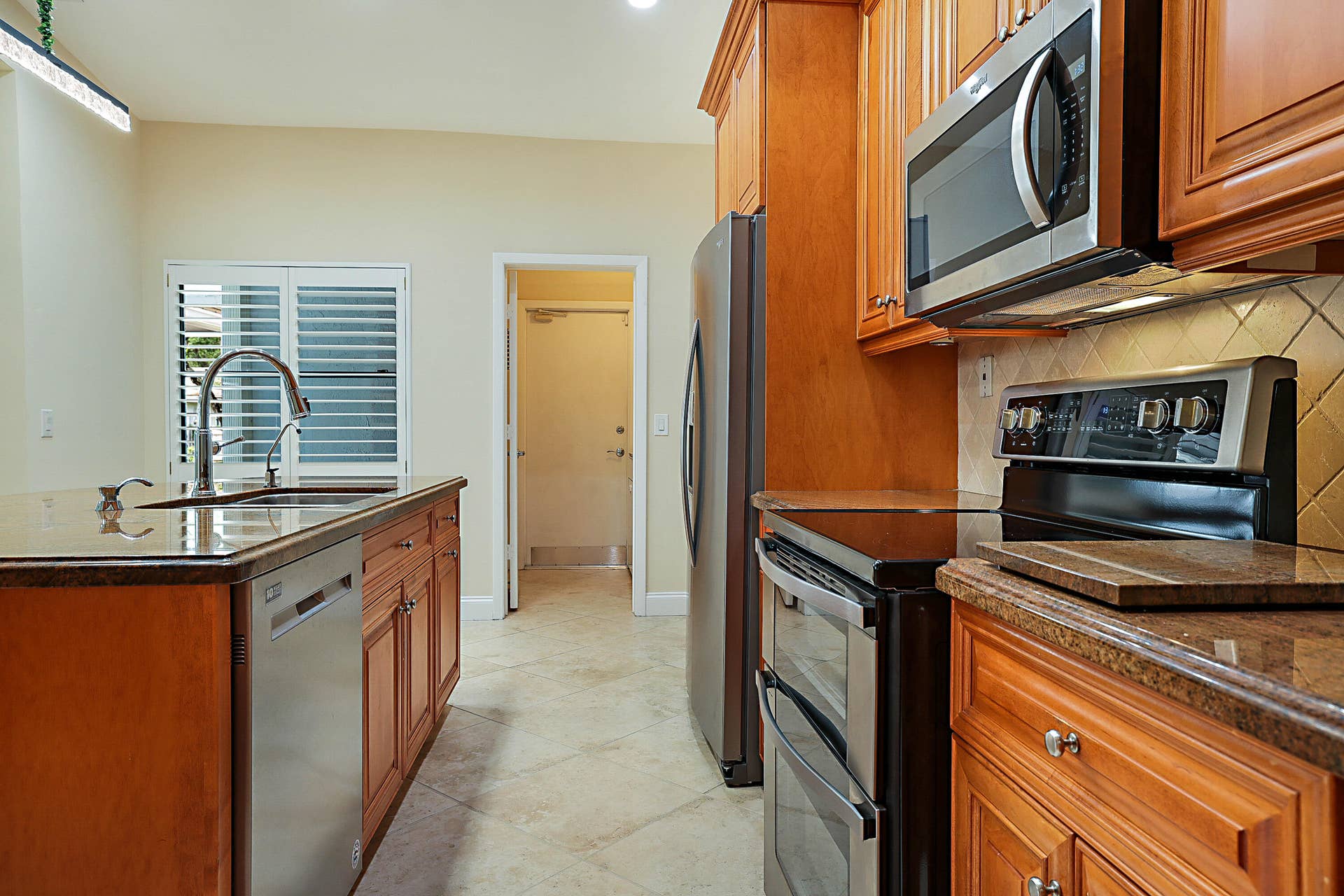 702 DEER CREEK NORTH SHORE Drive, Deerfield Beach, FL 33442 Kitchen