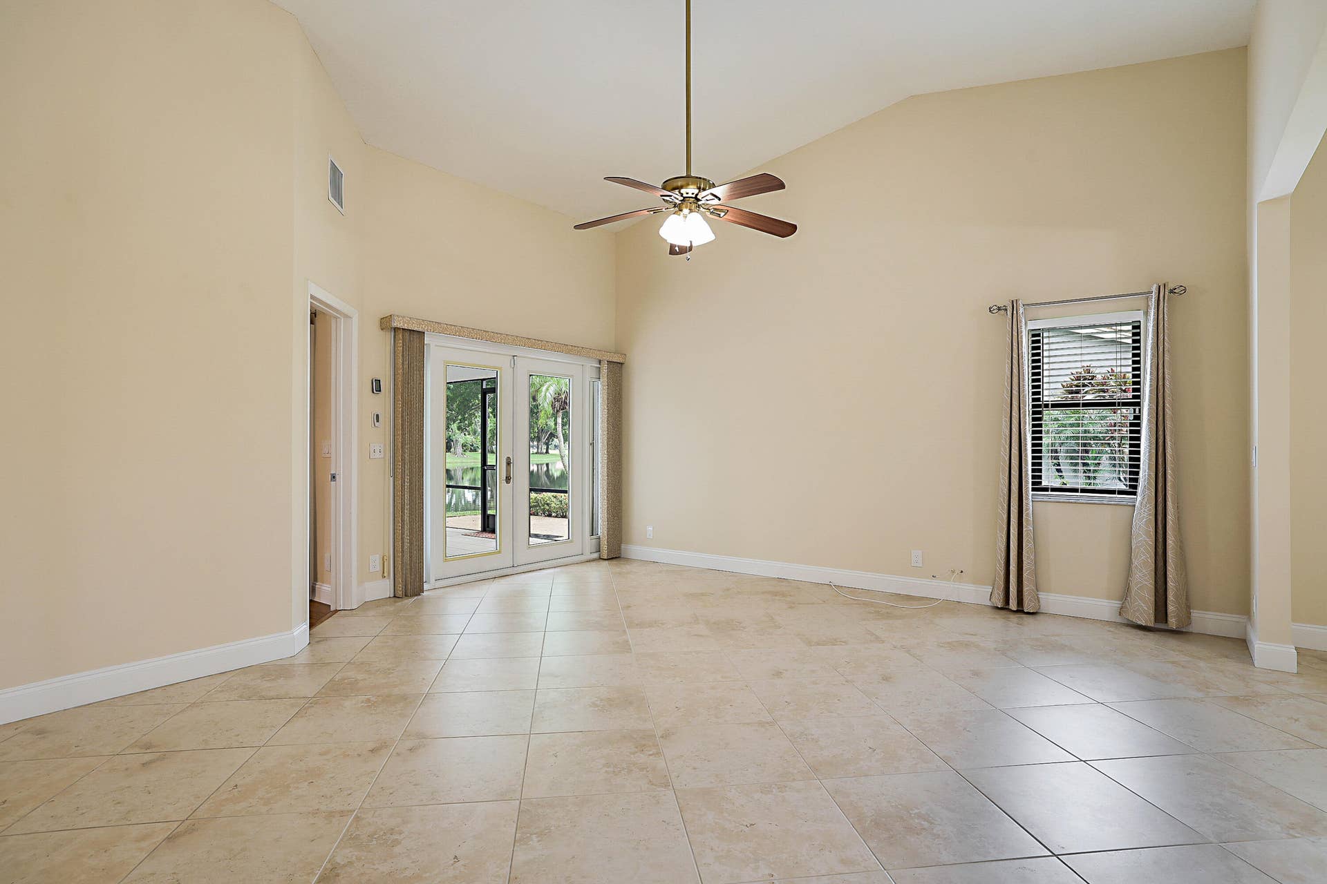 702 DEER CREEK NORTH SHORE Drive, Deerfield Beach, FL 33442 Living Room
