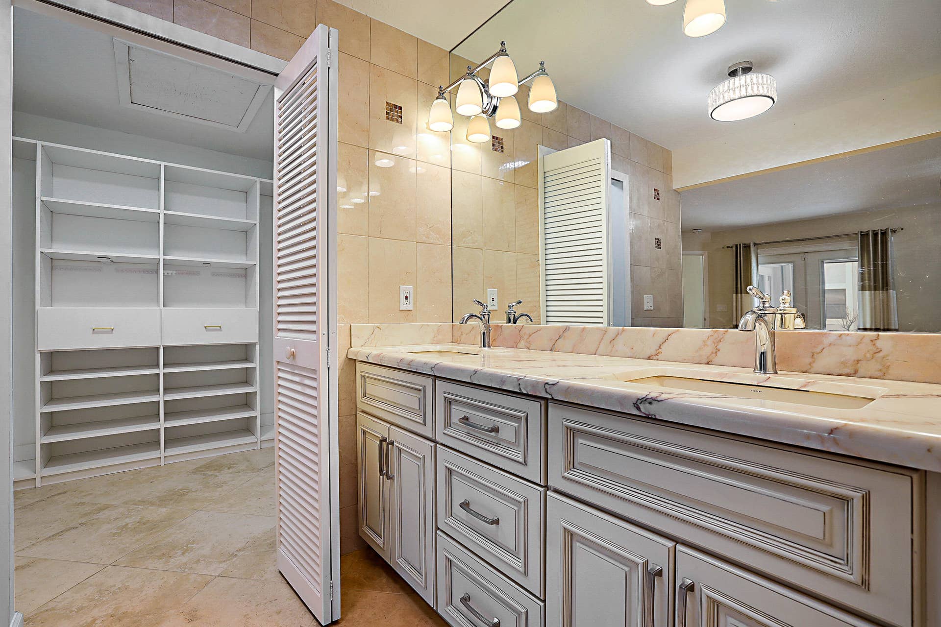 702 DEER CREEK NORTH SHORE Drive, Deerfield Beach, FL 33442 Master Vanity & Walk-In Closet
