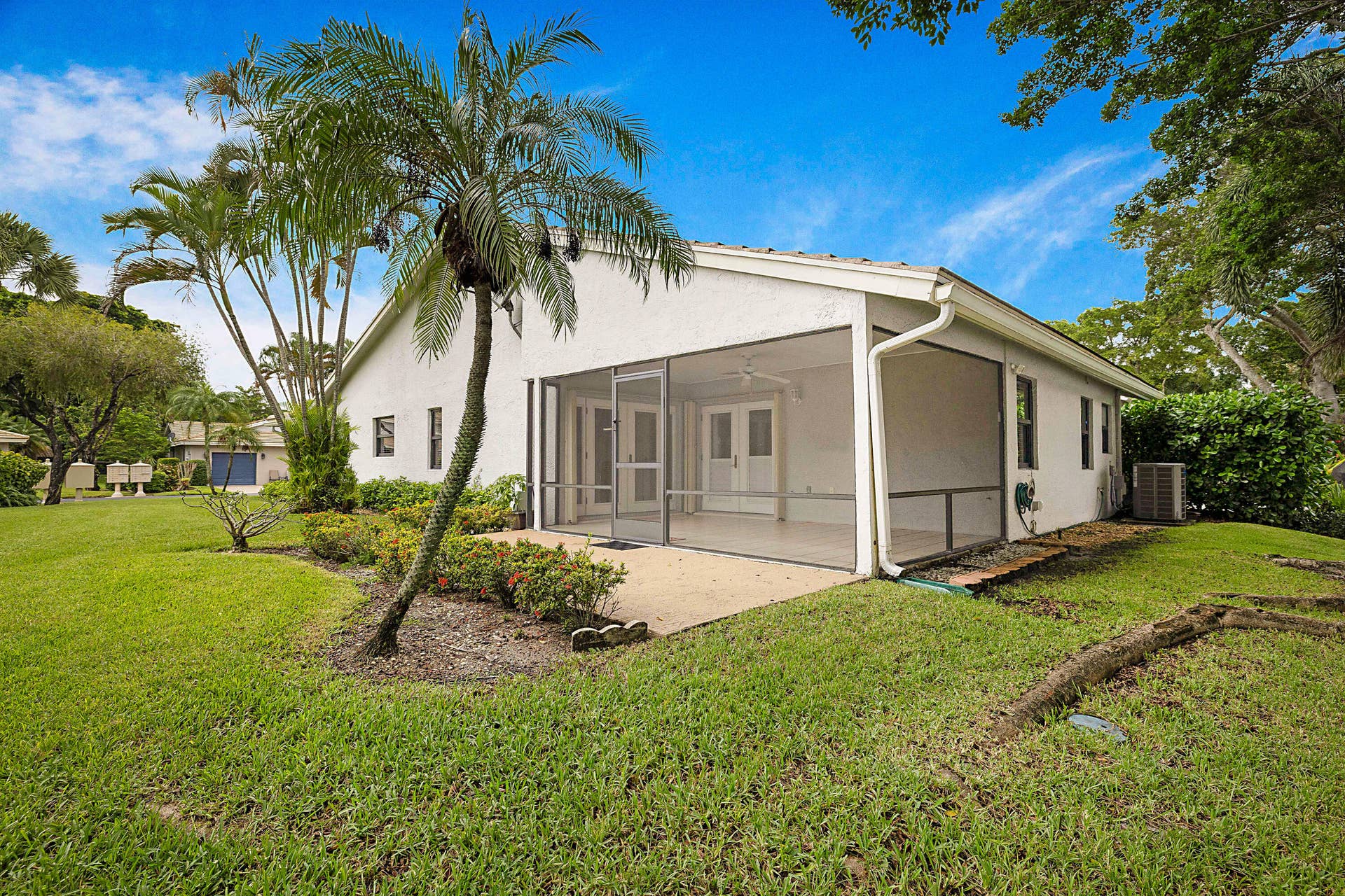 702 DEER CREEK NORTH SHORE Drive, Deerfield Beach, FL 33442 Back & Side Yard