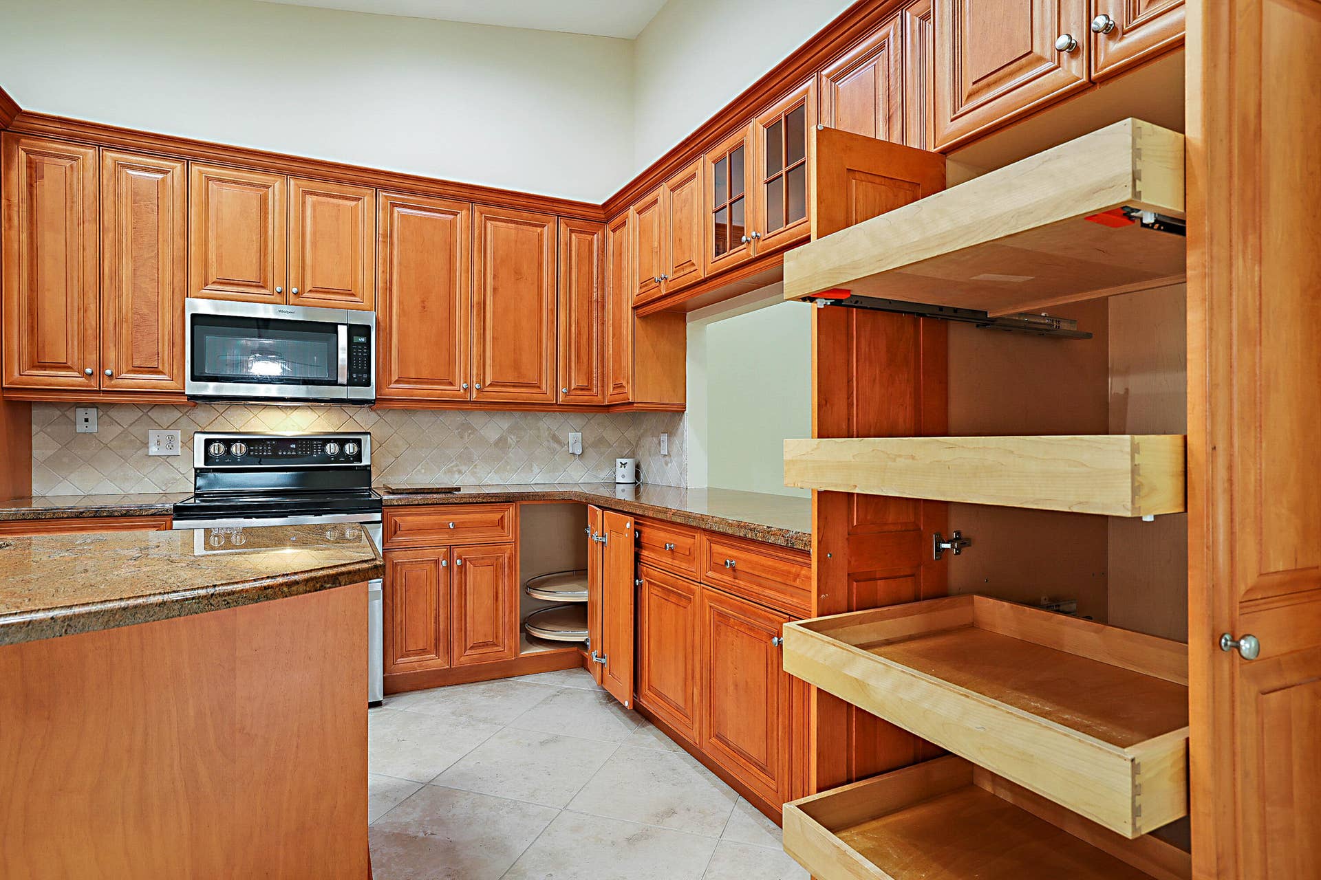 702 DEER CREEK NORTH SHORE Drive, Deerfield Beach, FL 33442 Pantry w/Pullouts