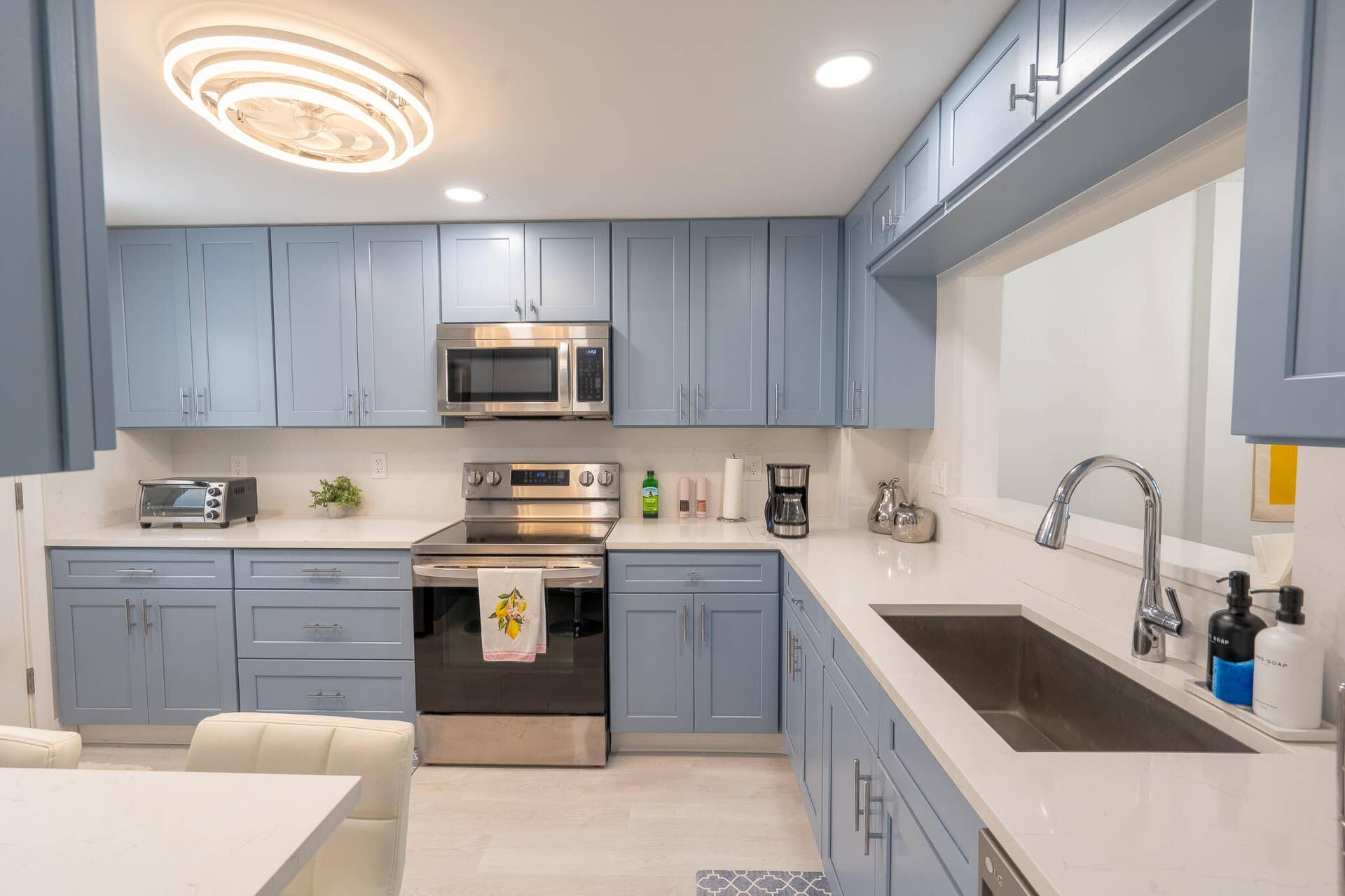 145 S OCEAN Avenue, #507, Palm Beach Shores, FL 33404 Kitchen