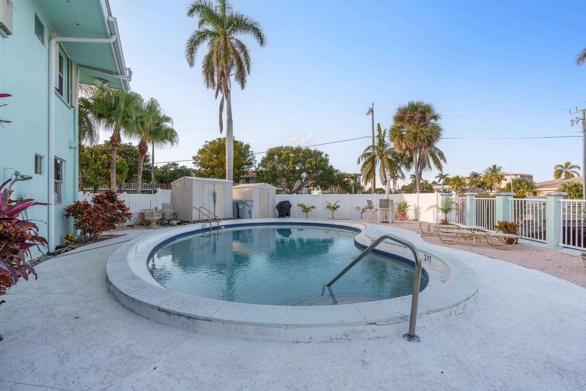 810 SE 22 Ave., Pool View