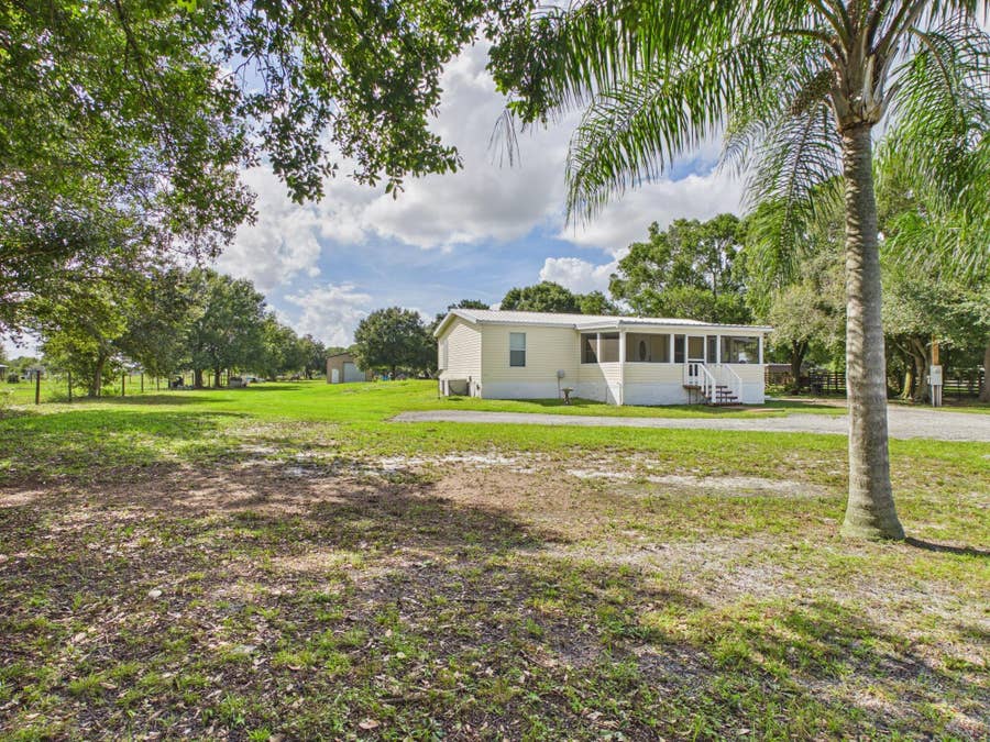 Property photo for 969 NE 101ST Avenue, Okeechobee, FL