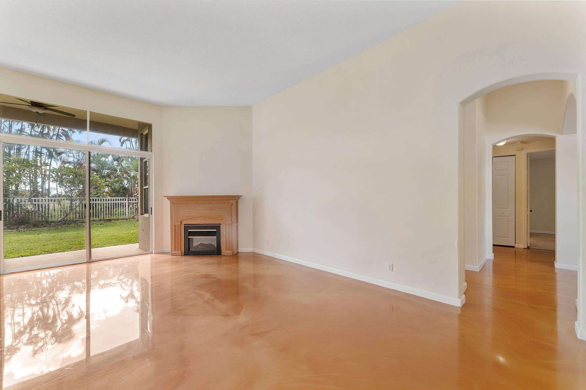 6929 Finamore Circle, Lake Worth, FL 33467 Living Room