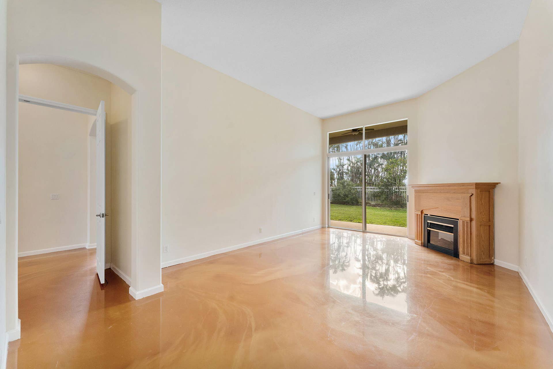 6929 Finamore Circle, Lake Worth, FL 33467 Living Room