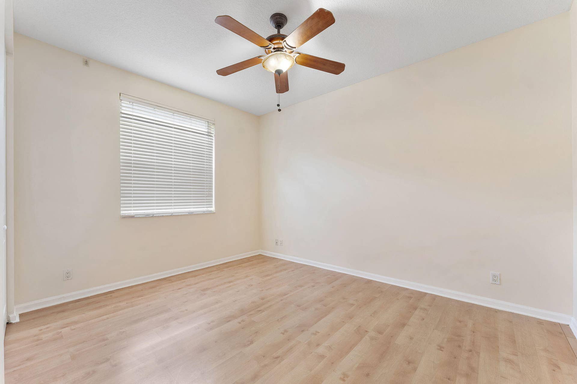 6929 Finamore Circle, Lake Worth, FL 33467 Guest Room