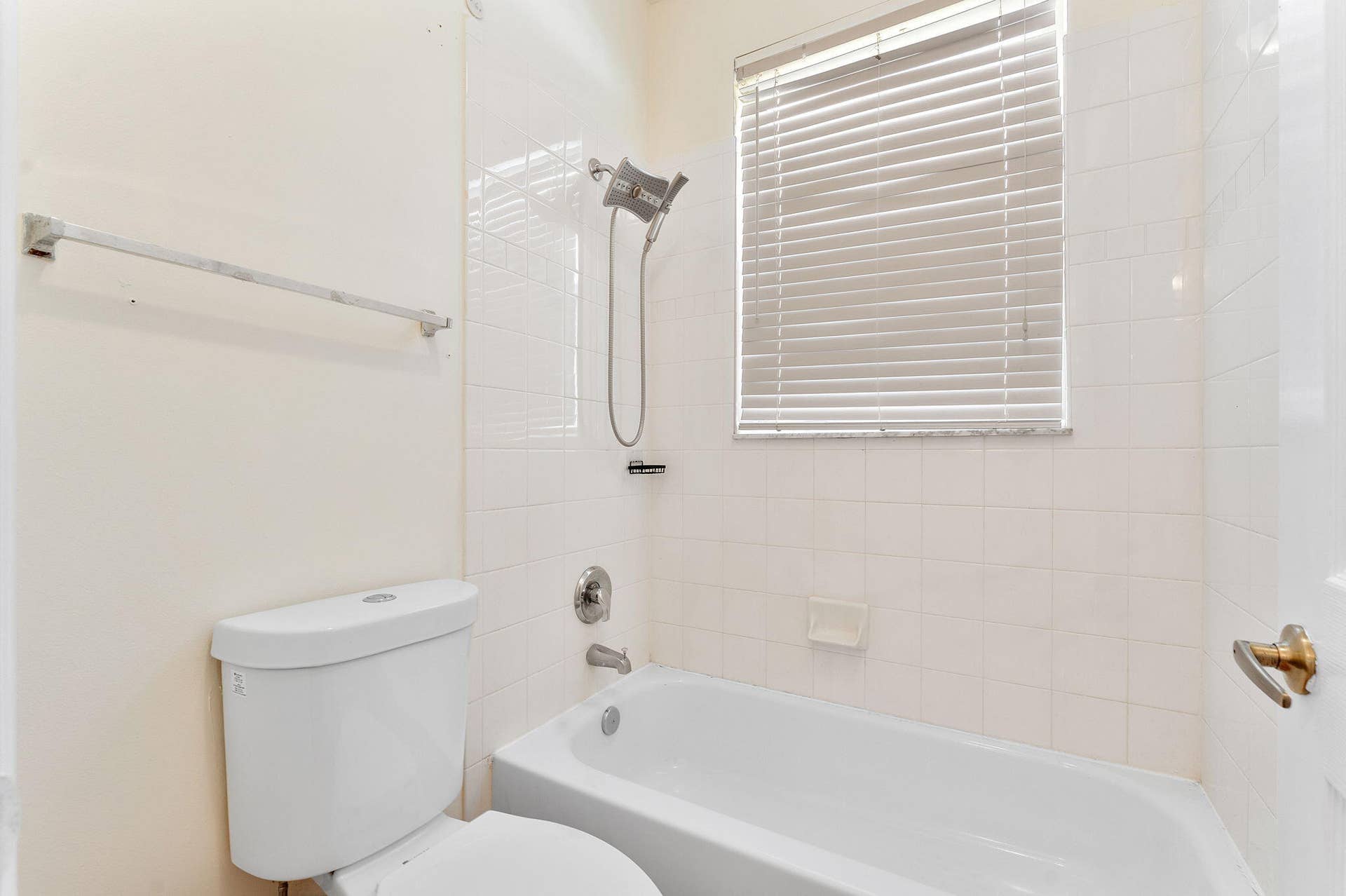 6929 Finamore Circle, Lake Worth, FL 33467 Guest Bathroom
