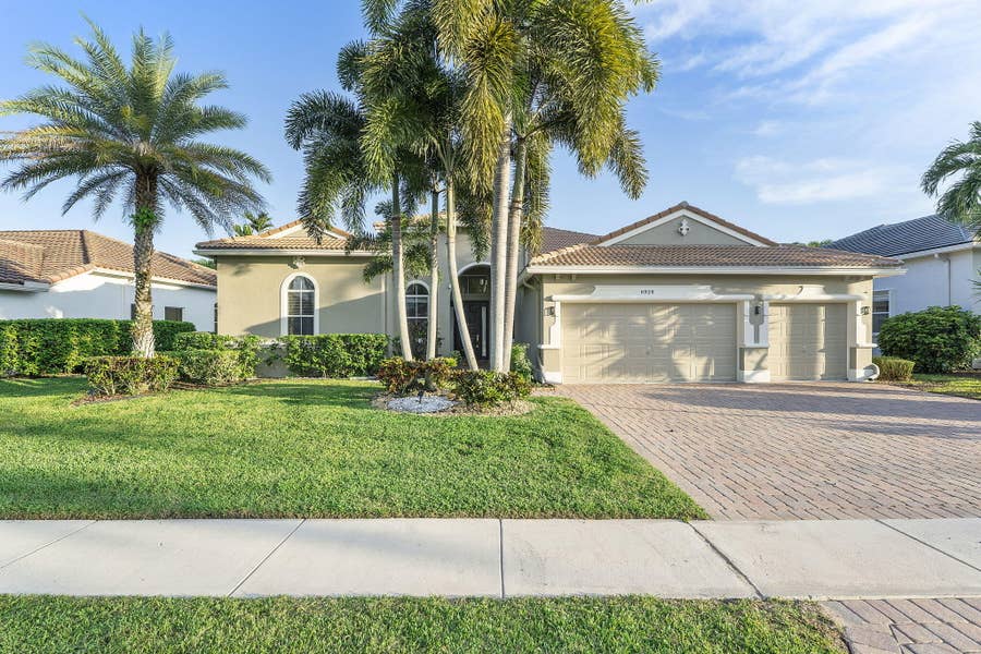 Property photo for 6929 Finamore Circle, Lake Worth, FL