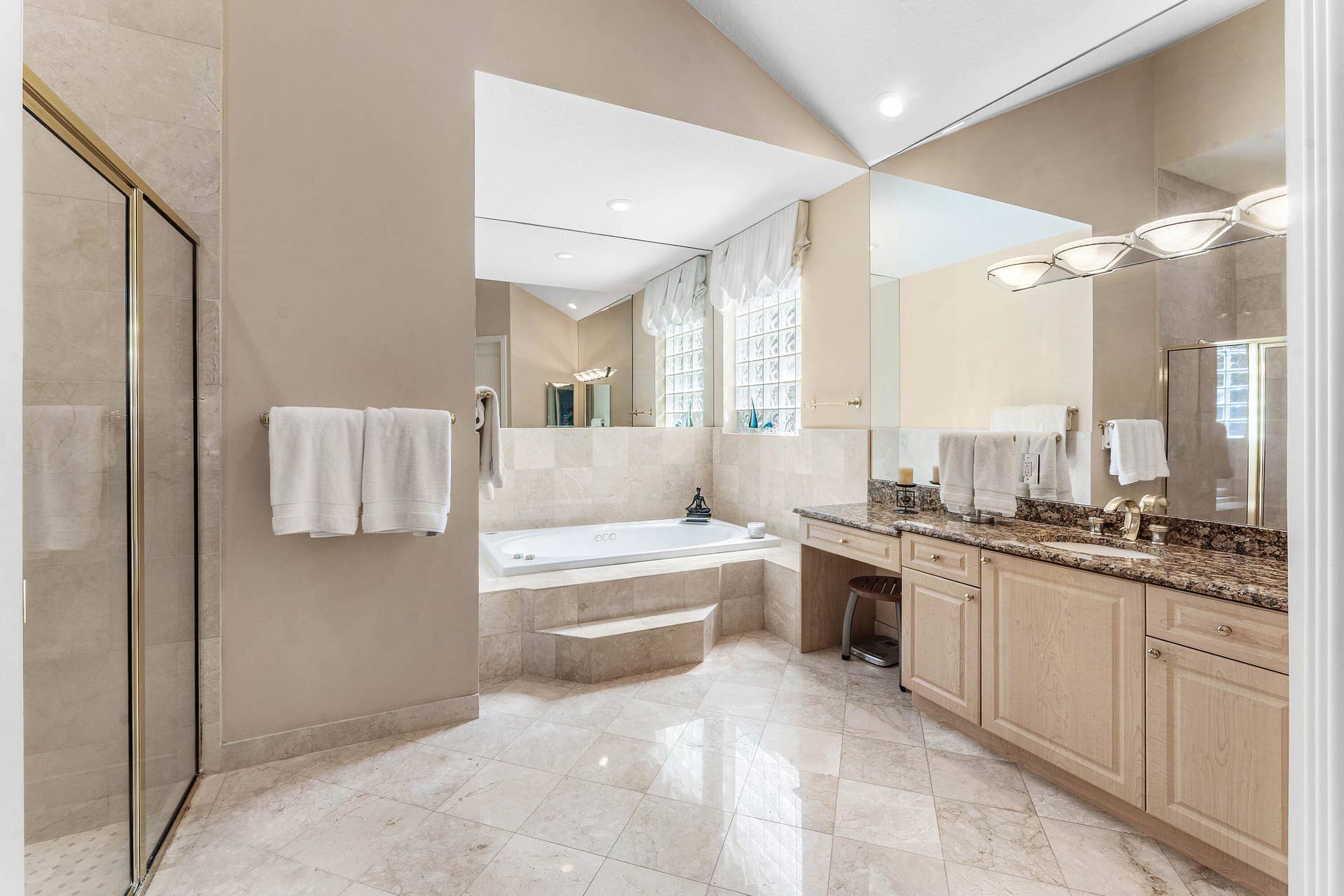 125 Windward Drive, Palm Beach Gardens, FL 33418 Primary Bath