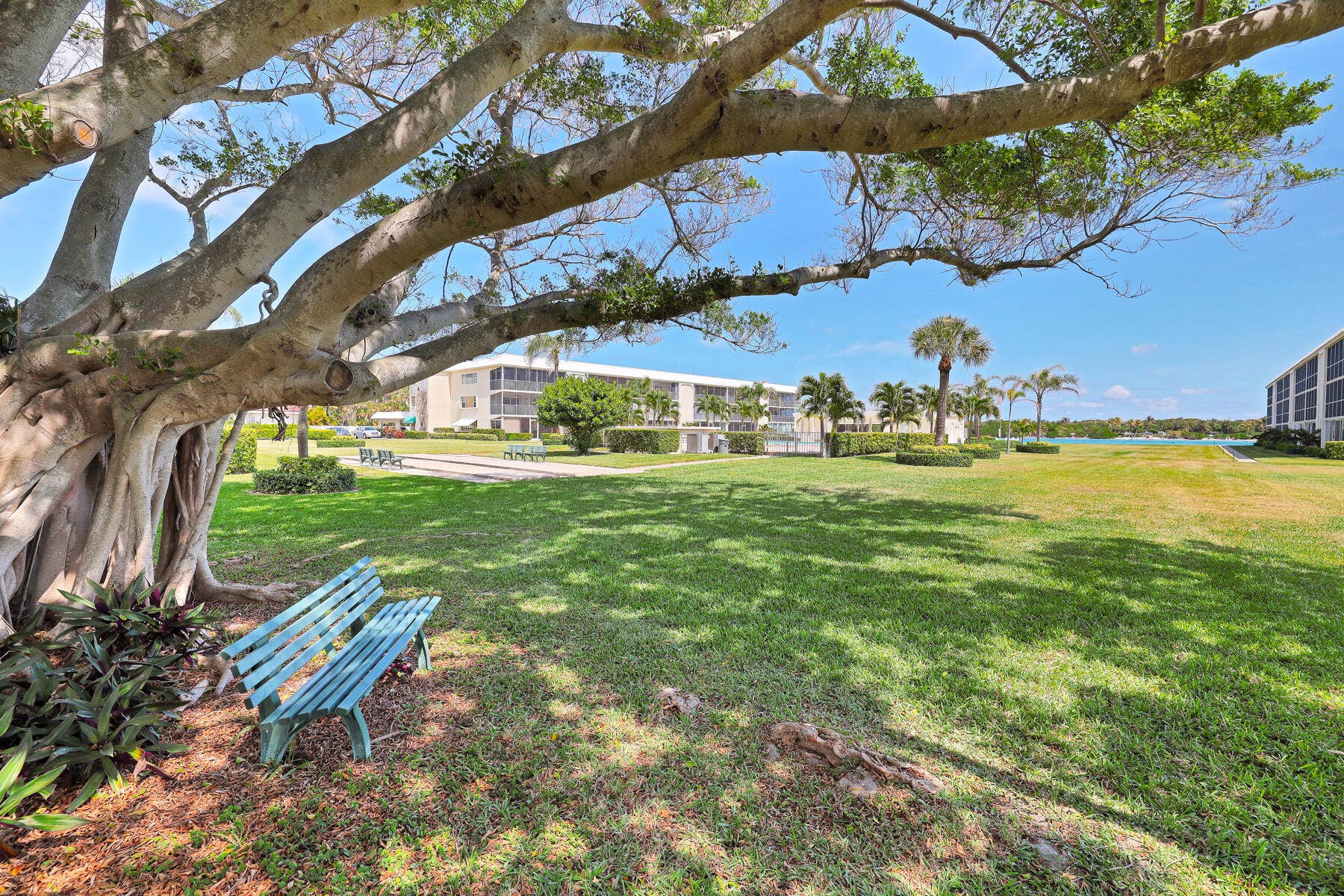 100 Waterway Road, Jupiter, FL 33469 Over 5 Acres of Grounds