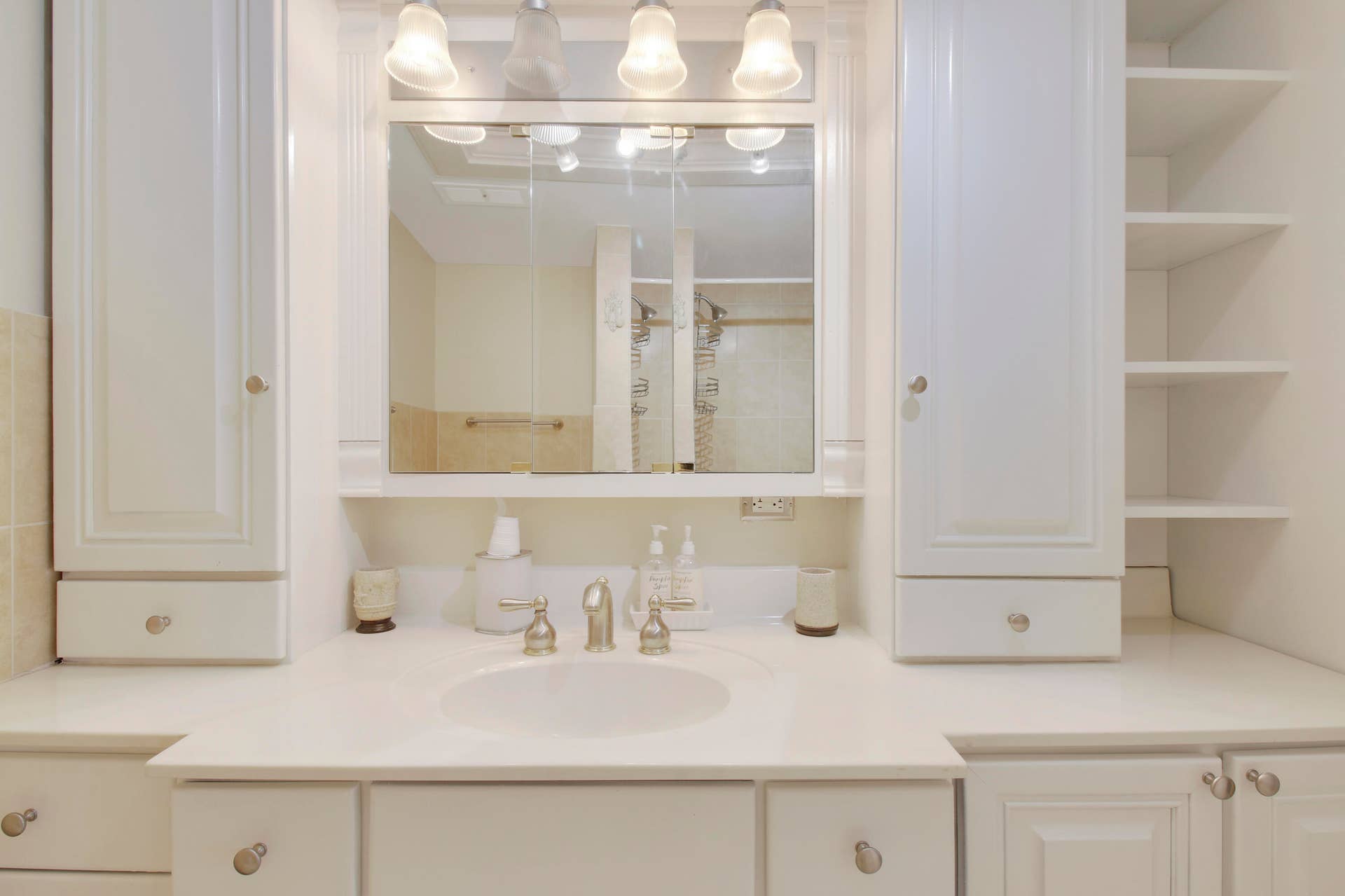 100 Waterway Road, Jupiter, FL 33469 Primary Suite Ensuite