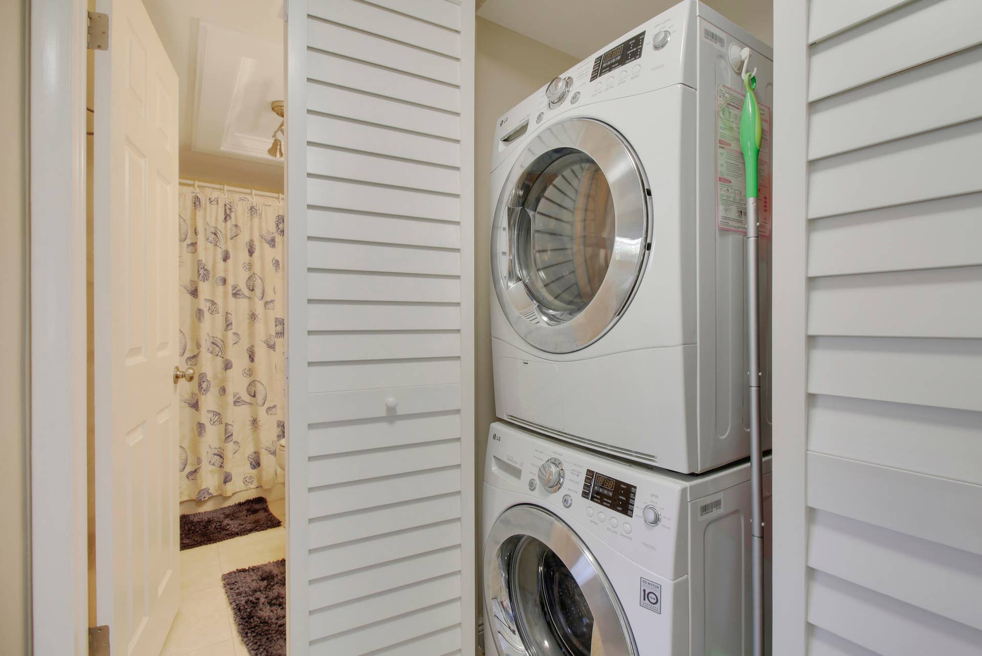 100 Waterway Road, Jupiter, FL 33469 Indoor Washer Dryer