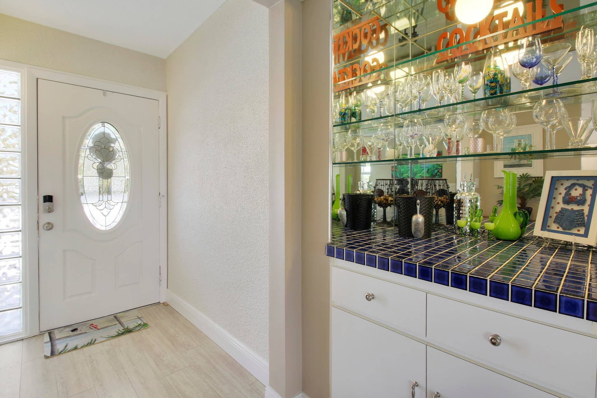 100 Waterway Road, Jupiter, FL 33469 Entertaining Station