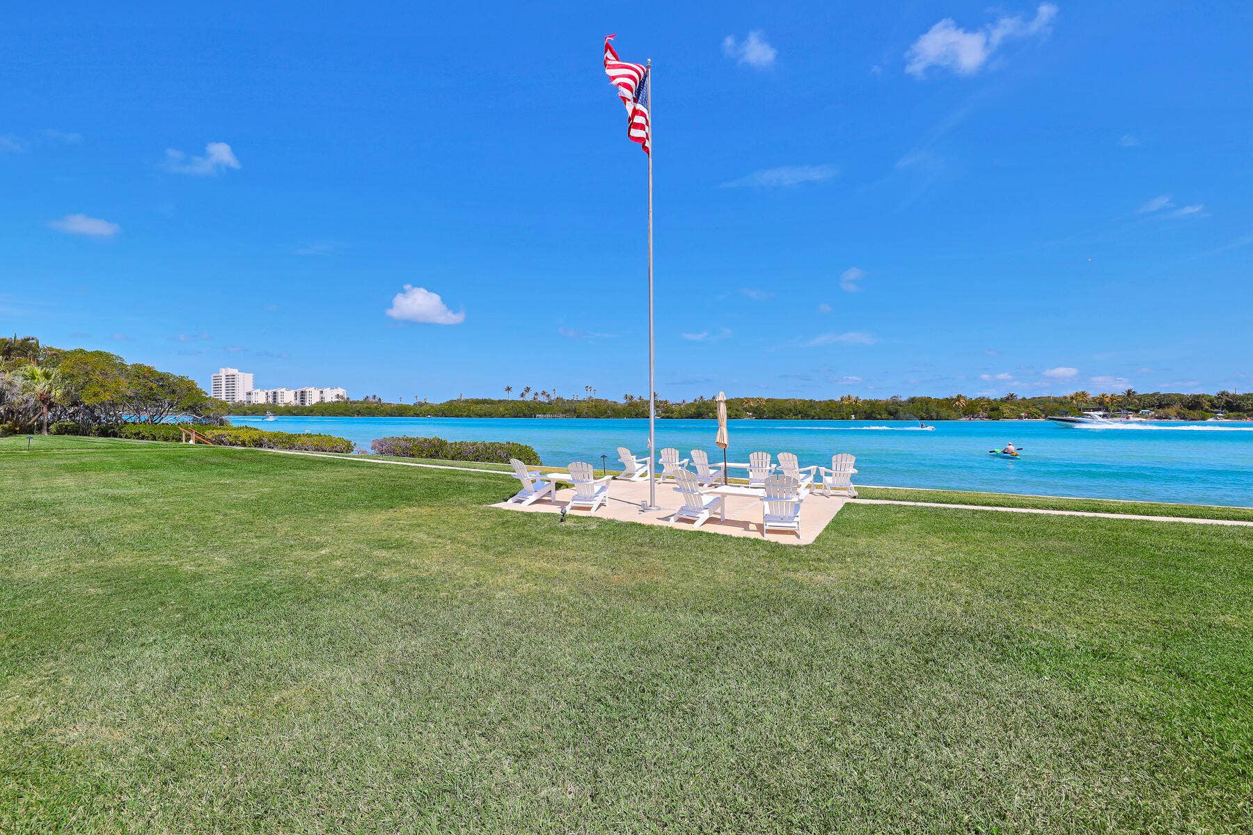 100 Waterway Road, Jupiter, FL 33469 Sitting Area Smack on Intracoastal