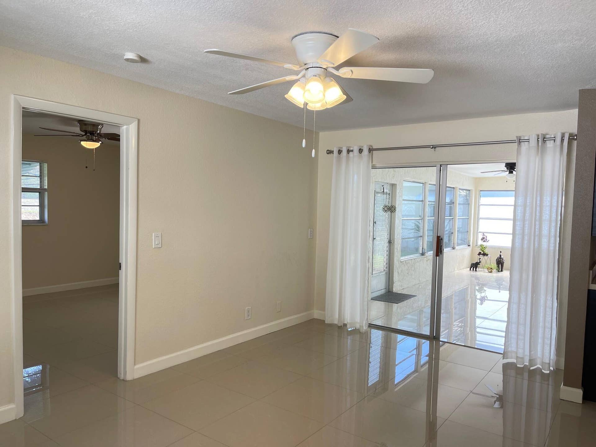 1304 SW 15TH Street, Boynton Beach, FL 33426 A SUPER CLEAN HOME TO ENJOY!!