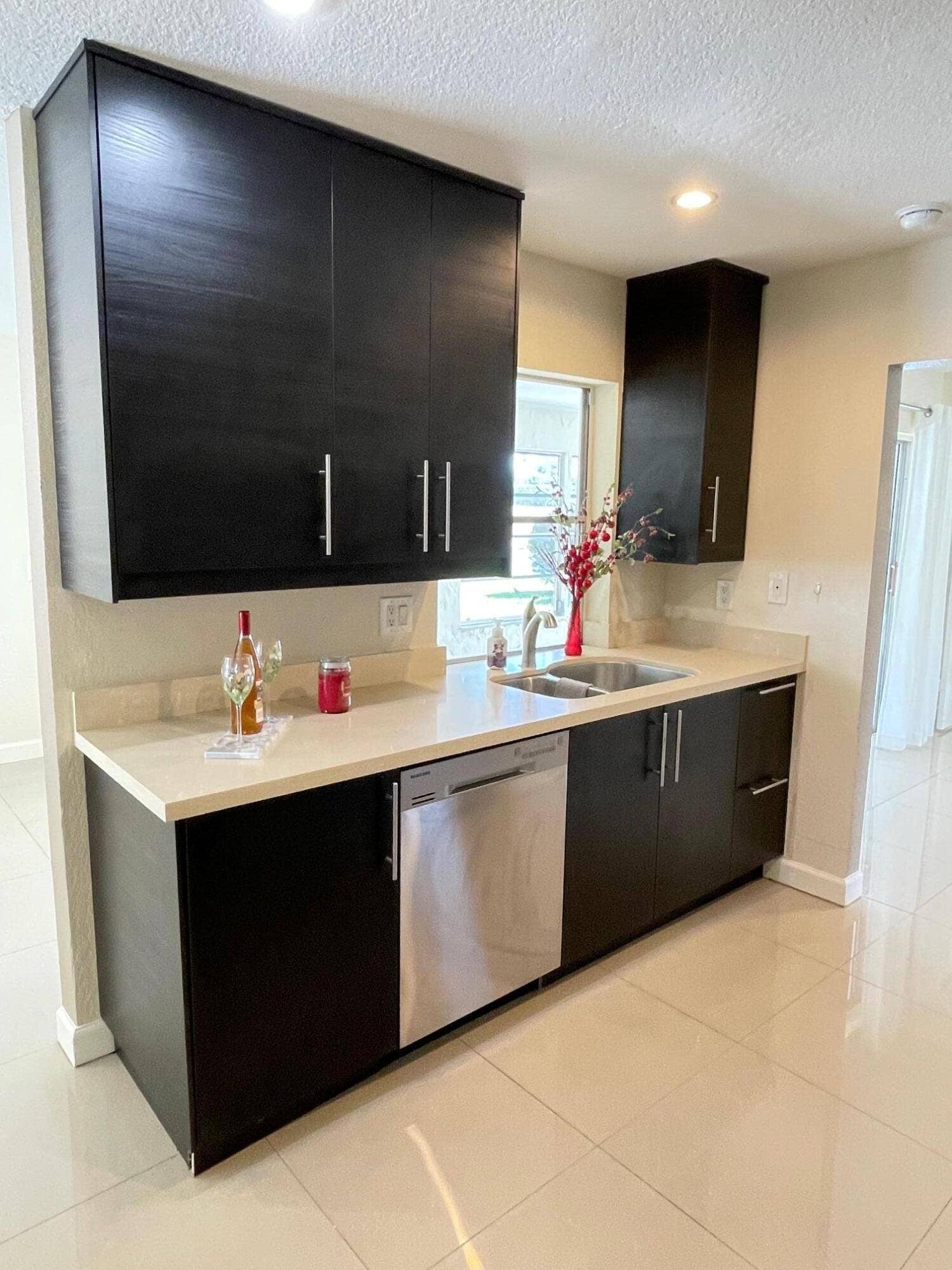 1304 SW 15TH Street, Boynton Beach, FL 33426 DECOR DOES NOT TRANSFER