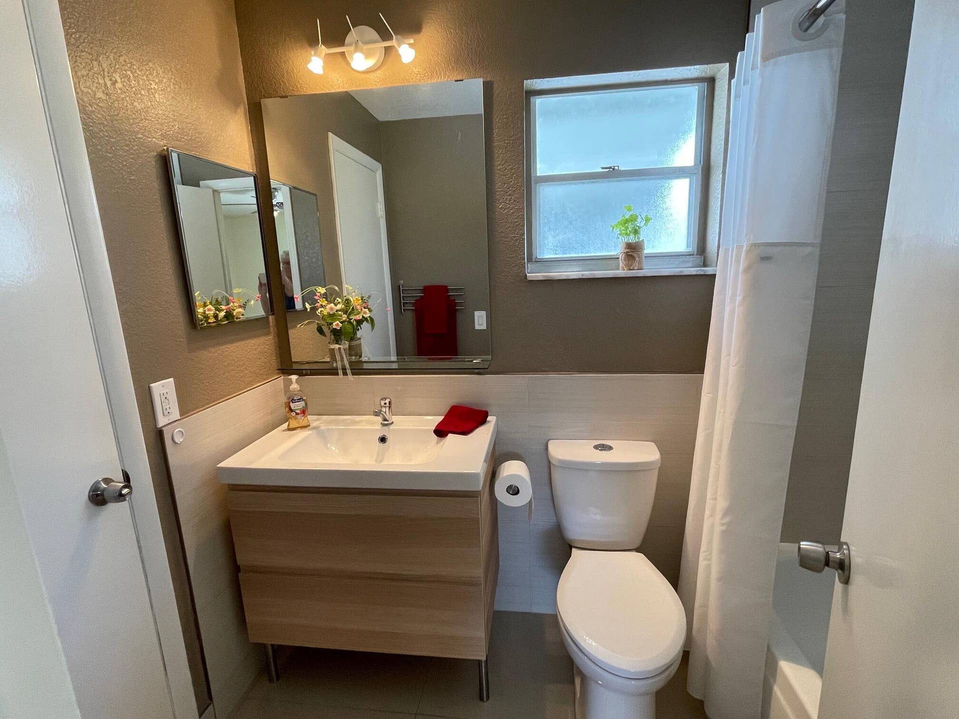 1304 SW 15TH Street, Boynton Beach, FL 33426 2ND BATHROOM