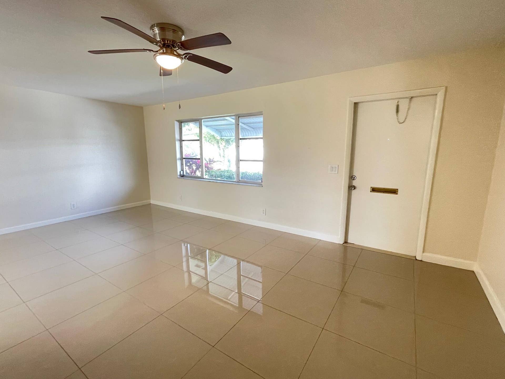 1304 SW 15TH Street, Boynton Beach, FL 33426 PORCELAIN FLOORING THROUGH OUT!