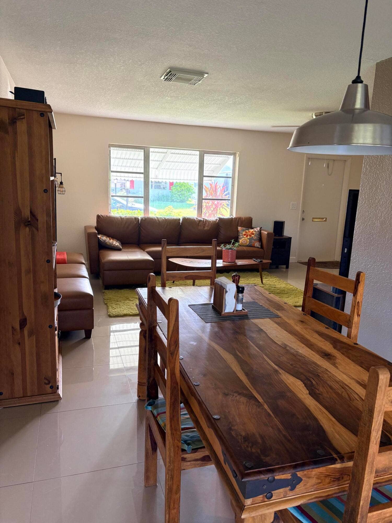 1304 SW 15TH Street, Boynton Beach, FL 33426 THIS PHOTO IS WITH TENANT FURNITURE. TENANT WILL BE MOVING BY OCT 31st.