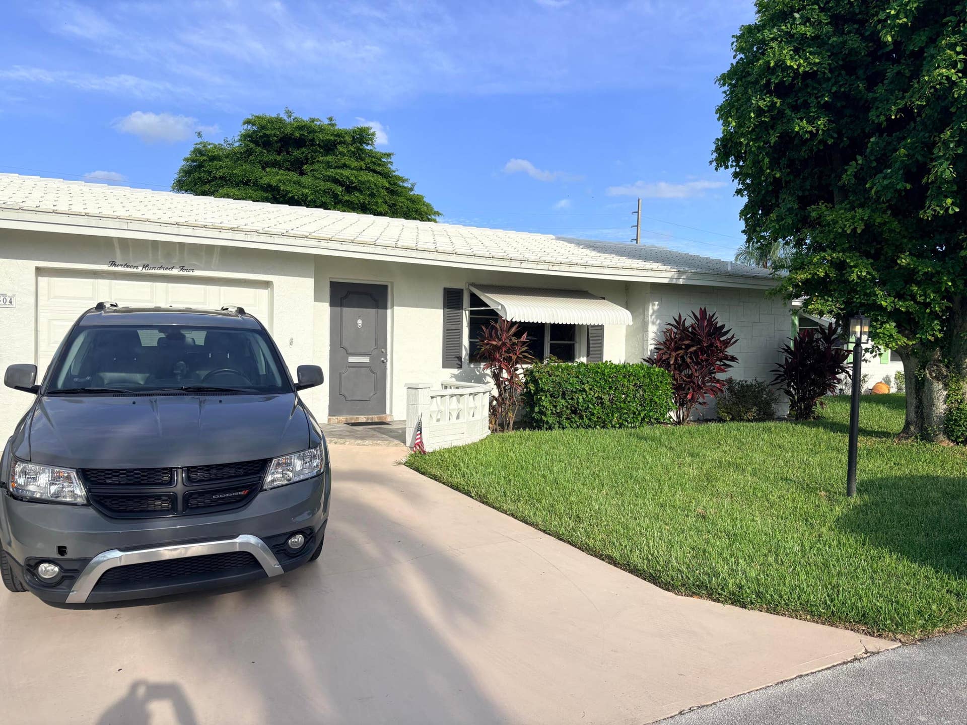 1304 SW 15TH Street, Boynton Beach, FL 33426 CAN FIT 2 CARS IN DRIVEWAY