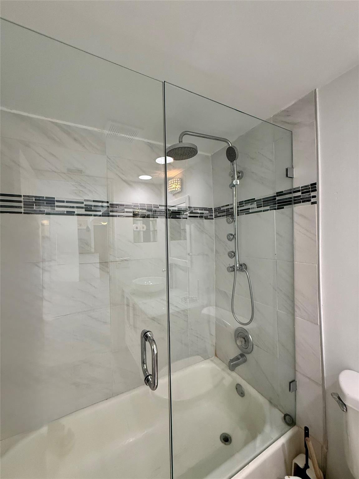 101 Briny Avenue, #1107, Pompano Beach, FL 33062 Guest bath