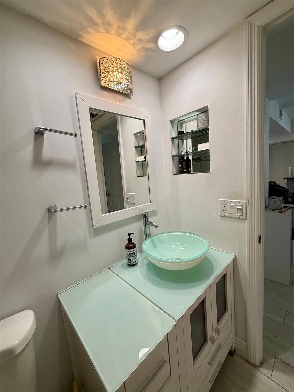 101 Briny Avenue, #1107, Pompano Beach, FL 33062 Guest bath
