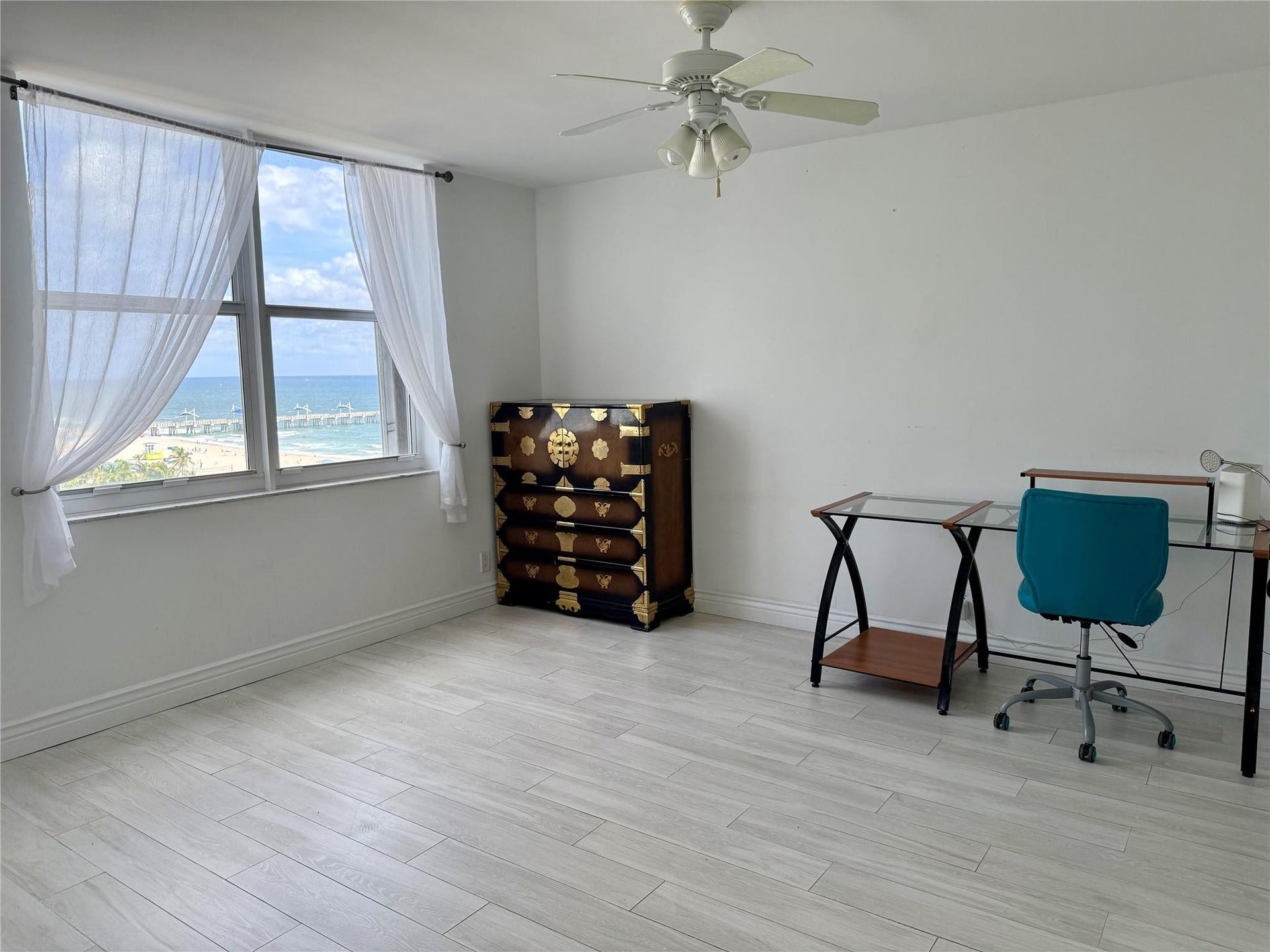 101 Briny Avenue, #1107, Pompano Beach, FL 33062 Convertible bedroom/office